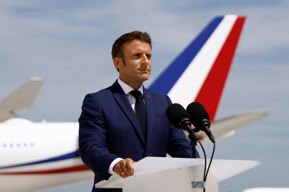 LIVE // Sosirea Președintelui Republicii Franceze, Emmanuel Macron, pe Aeroportul Internațional Chișinău